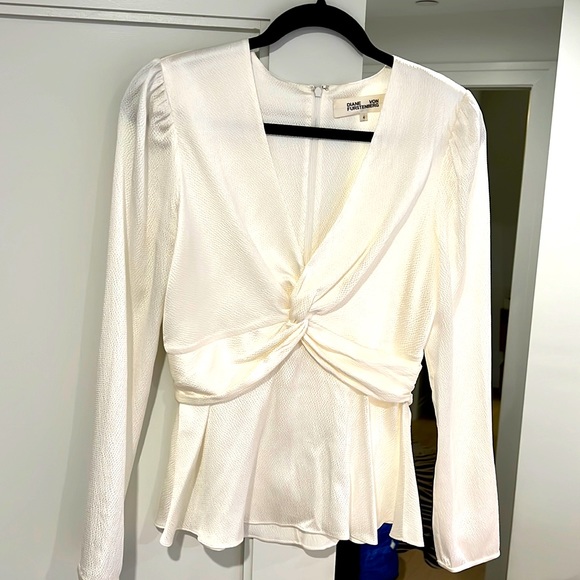 Never worn Silk Shimmery Diane Avon Furstenberg Blouse - Picture 1 of 3
